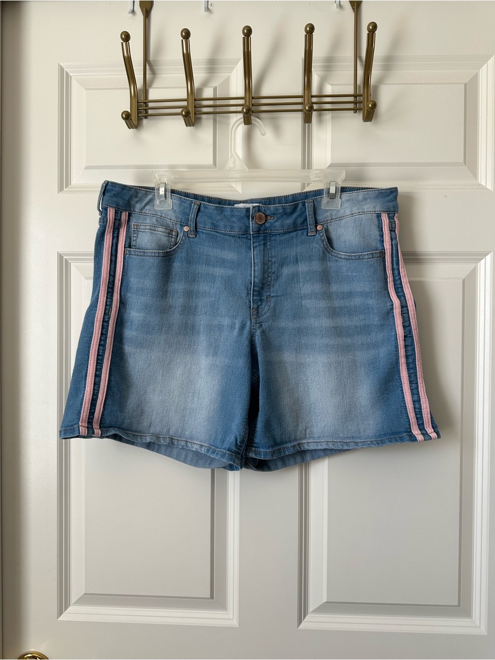 Jordache Stretch Denim Shorts with Pink Strip Size 16
